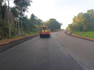 Governo do Amazonas avança com pavimentação do Ramal do Mapiá, em Borba