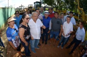 Imagem da notícia - Governador Amazonino assina ordem de serviço para a recuperação do sistema viário de Borba