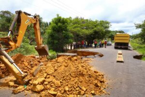 Imagem da notícia - Governo do Amazonas realiza obras de recuperação da estrada do município de Novo Airão