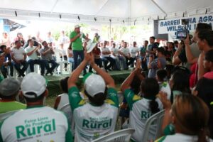 Imagem da notícia - Em Barreirinha, governador Wilson Lima anuncia retomada das obras de infraestrutura e oferta de serviços itinerantes de saúde e cidadania