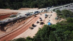 Imagem da notícia - Seinfra realiza obra de drenagem em trecho das avenidas Torquato Tapajós e Arquiteto José Henriques, e linha de ônibus 055 tem alteração