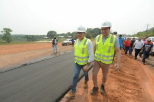 Imagem da notícia - Em visita a obras na AM-070, Wilson Lima anuncia que mais 20 quilômetros serão entregues até o final de 2019