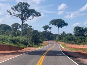 Imagem da notícia - Governo do Amazonas investe na pavimentação de ramais para impulsionar desenvolvimento socioeconômico do interior