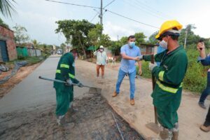 Imagem da notícia - Em Tabatinga, Wilson Lima anuncia que pavimentação de estradas começa ainda em outubro