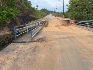 Imagem da notícia - Governo do Amazonas executa obra de recuperação de erosão e ponte metálica no igarapé do Periquito, em Itamarati