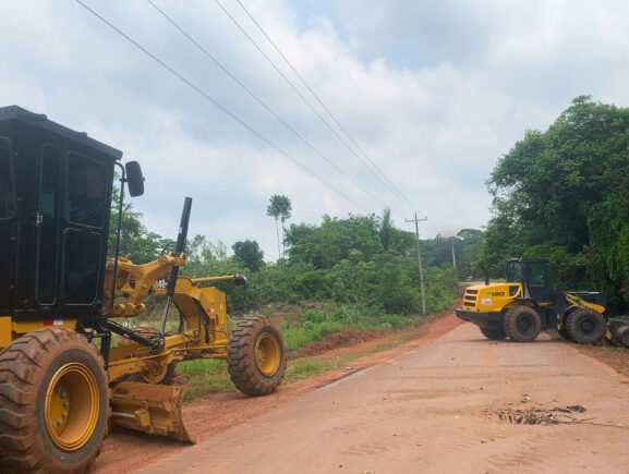Governo do Amazonas inicia pavimentação dos ramais do Acajatuba e Terra Preta, em Manacapuru