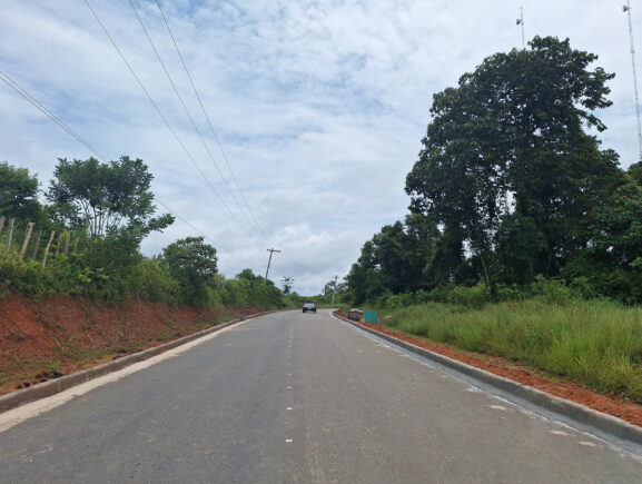 Construção da estrada Coari-Itapéua avança na zona rural de Coari